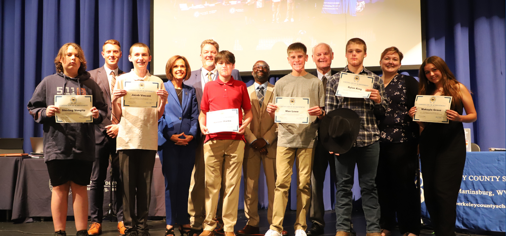 image of Golden Horseshoe winners with members of the board
