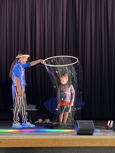 Maurice Eighmes Luminous Bubble Show