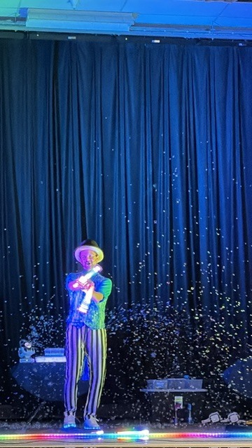 Maurice Eighmes Luminous Bubble Show