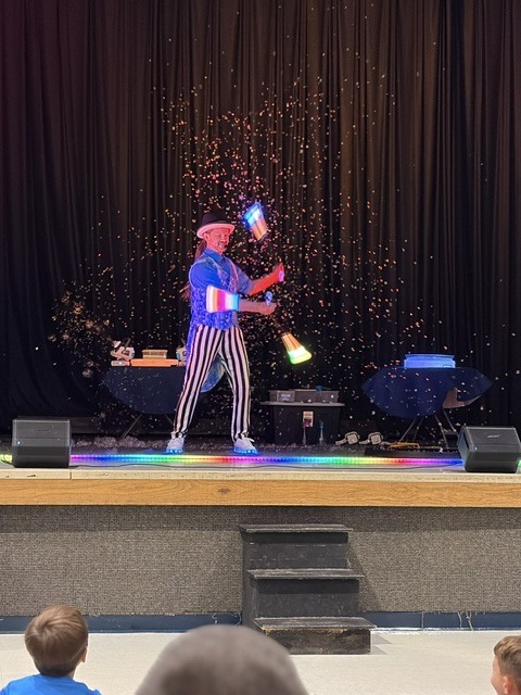 Maurice Eighmes Luminous Bubble Show
