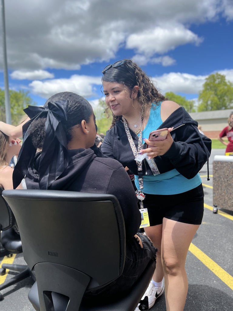 Students talk together outdoors during BCTC’s Summer Sendoff.