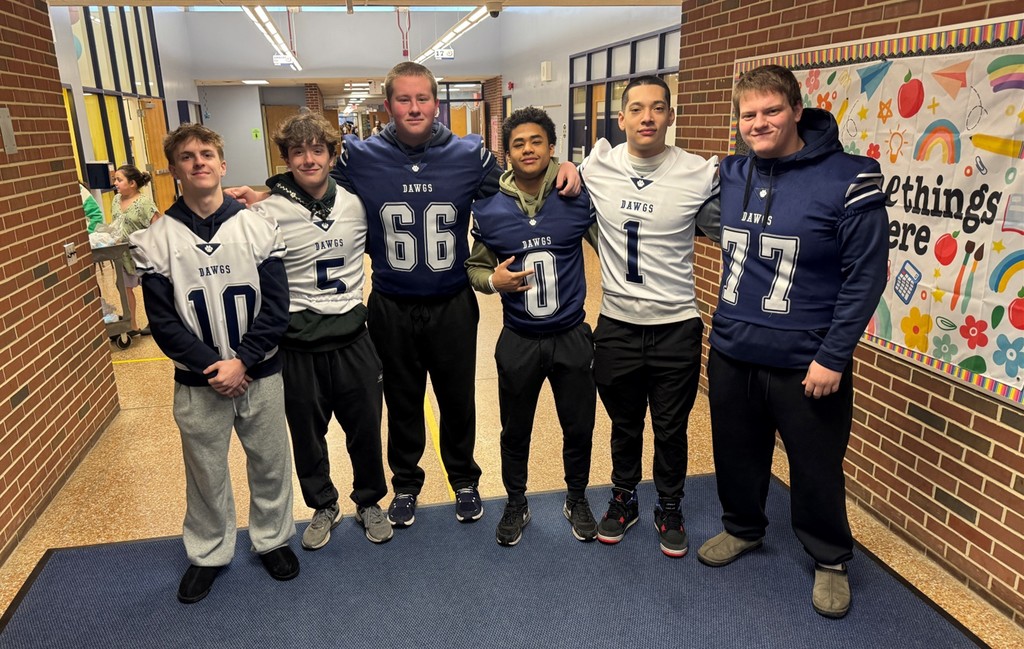 football players standing in a group