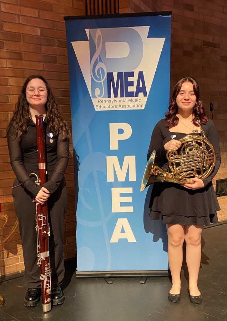 bhs students standing together