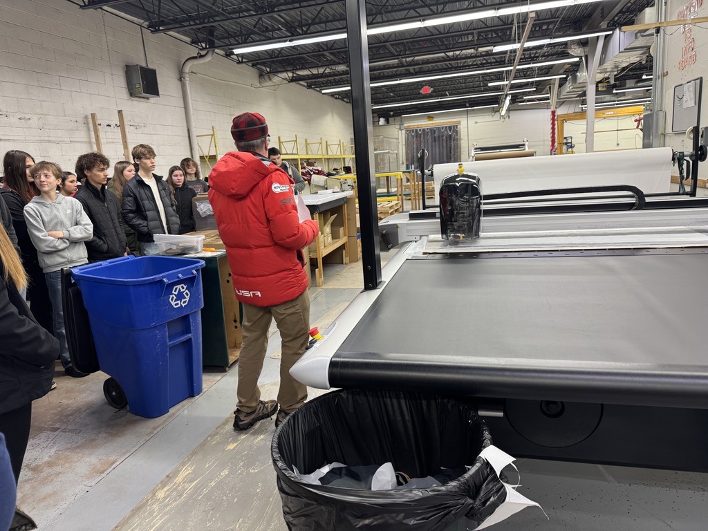 Bob Jaquart teaching students about machines