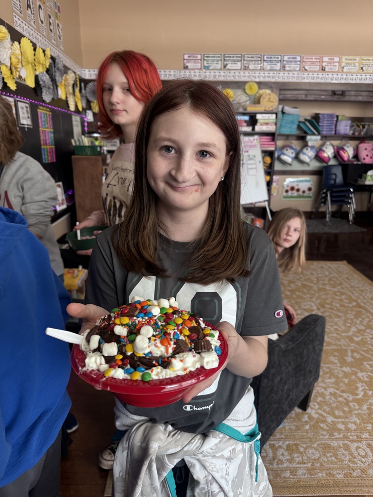students enjoying sundae for good behavior