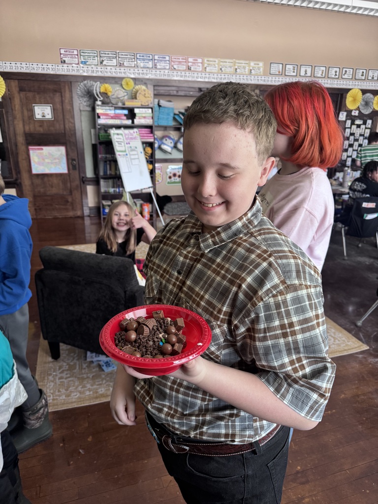 students enjoying sundae for good behavior