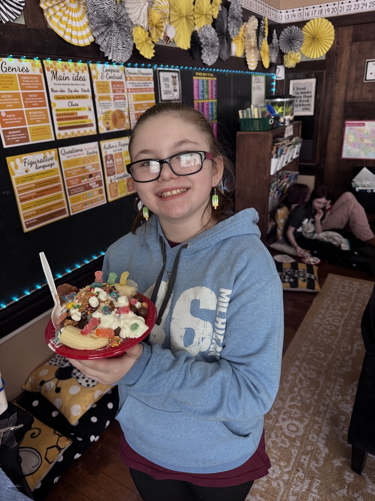 students enjoying sundae for good behavior
