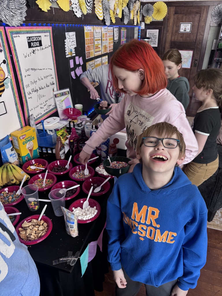 students enjoying sundae for good behavior