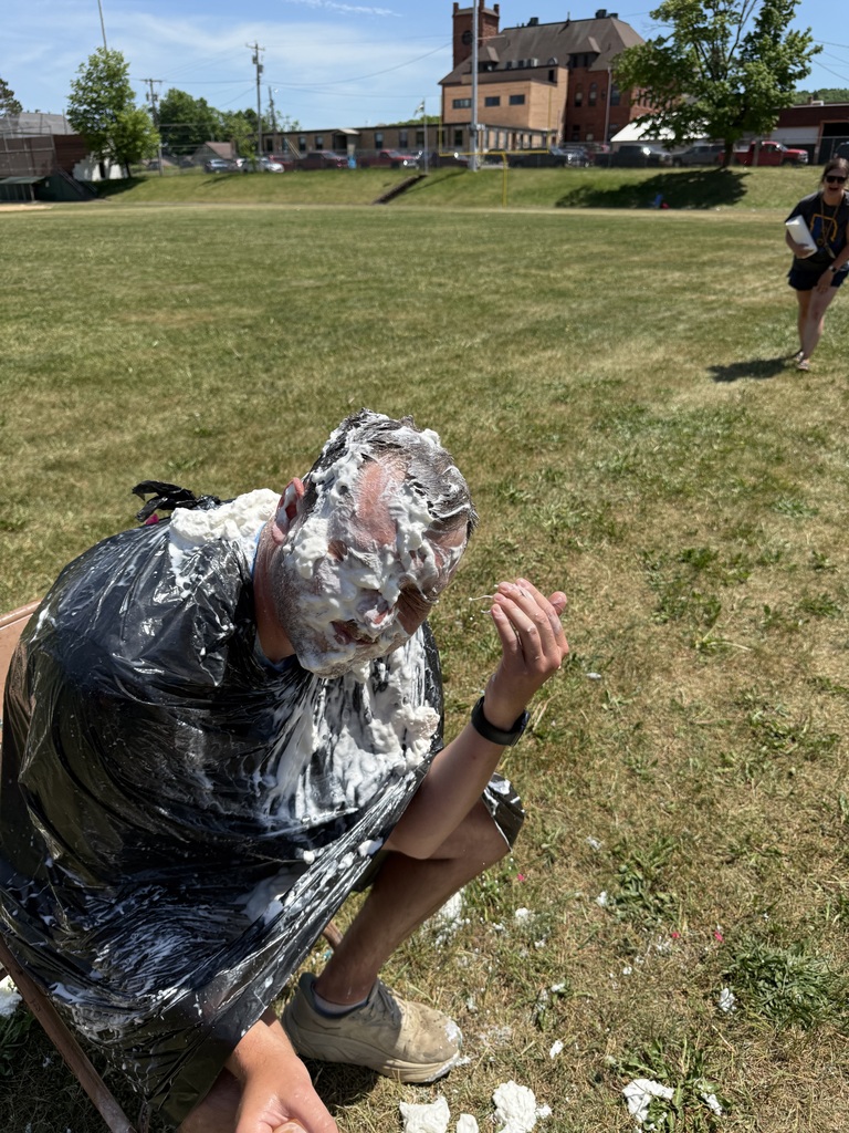 pieing on field day