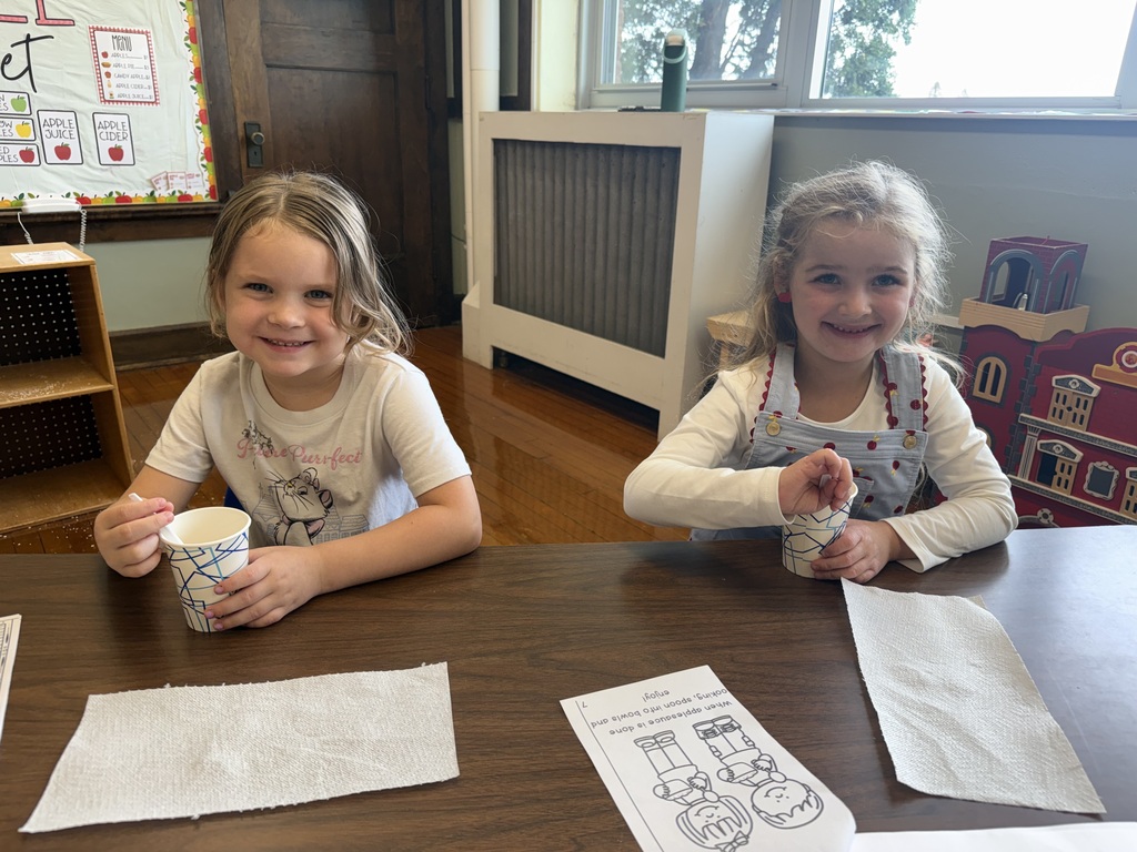 applesauce making with kindergarten