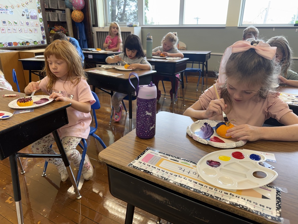 pumpkin painting in kindergarten 