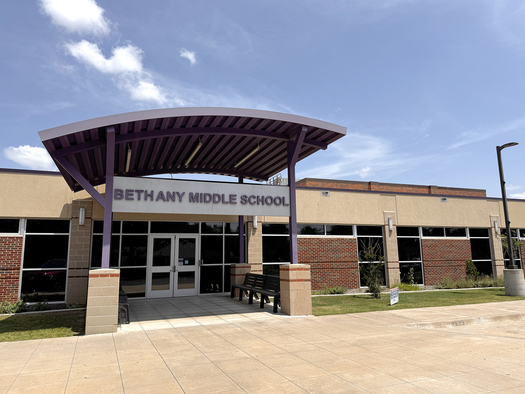 Photo of the front entrance of Bethany Middle School