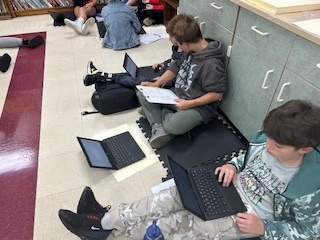   🦖 Our 6th graders went back in time! After reading about the de-extinction of dire wolves, each group researched an extinct animal, debated the pros & cons of bringing it back, and created posters to share their ideas. 🌍✨ Amazing creativity and critical thinking on display!   