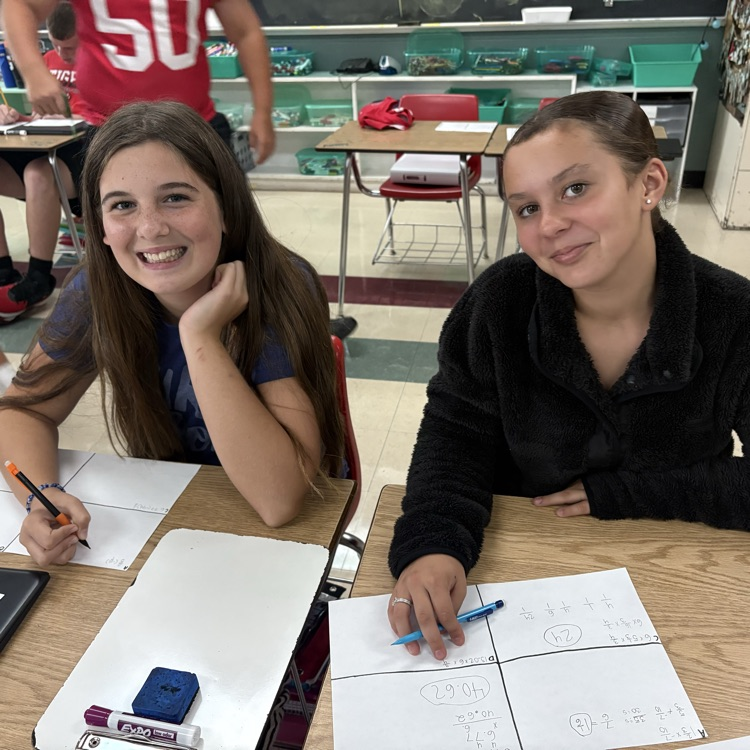Our 7th graders took charge of their learning today! They used a rubric to create and solve their own multiplication expressions with rational numbers. 👏🧮