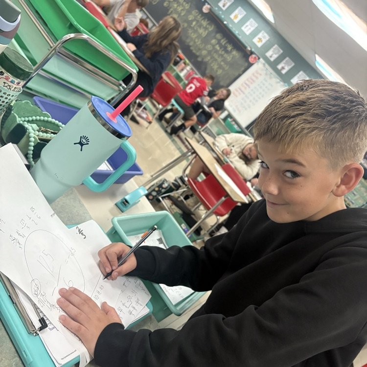 Our 7th graders took charge of their learning today! They used a rubric to create and solve their own multiplication expressions with rational numbers. 👏🧮