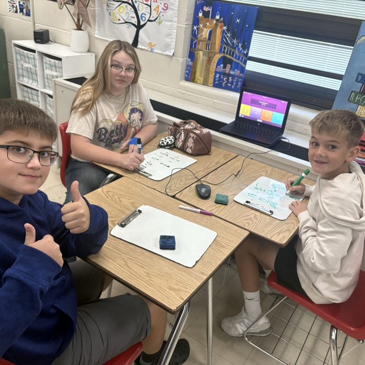 7th graders teamed up to tackle division with rational numbers! They showed off their skills in a fun Quizizz challenge! 