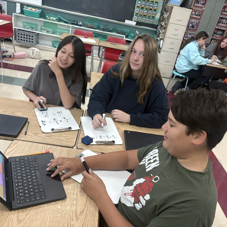 7th graders teamed up to tackle division with rational numbers! They showed off their skills in a fun Quizizz challenge! 