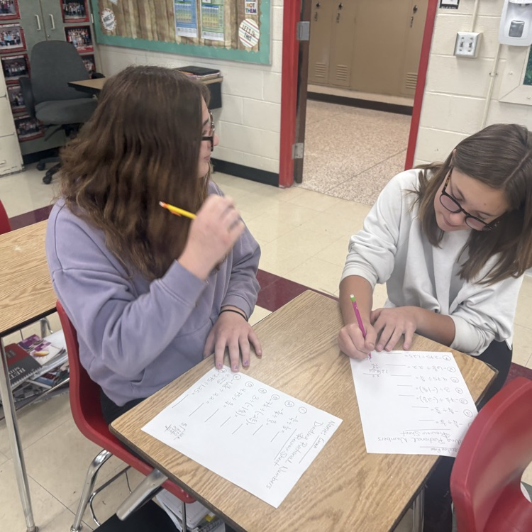 7th graders teamed up to tackle division with rational numbers! They showed off their skills in a fun Quizizz challenge! 