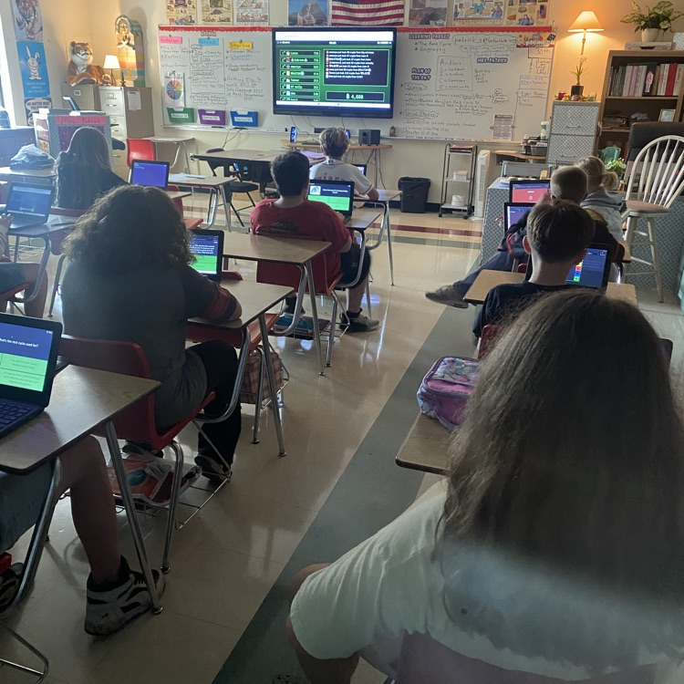 Students in Mrs. Patrick’s class played a Blooket review game on “The Rock Cycle” to help prepare for their upcoming quiz. 