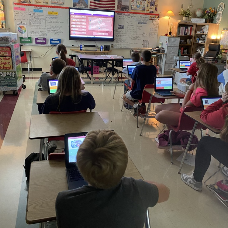 Students in Mrs. Patrick’s class played a Blooket review game on “The Rock Cycle” to help prepare for their upcoming quiz. 