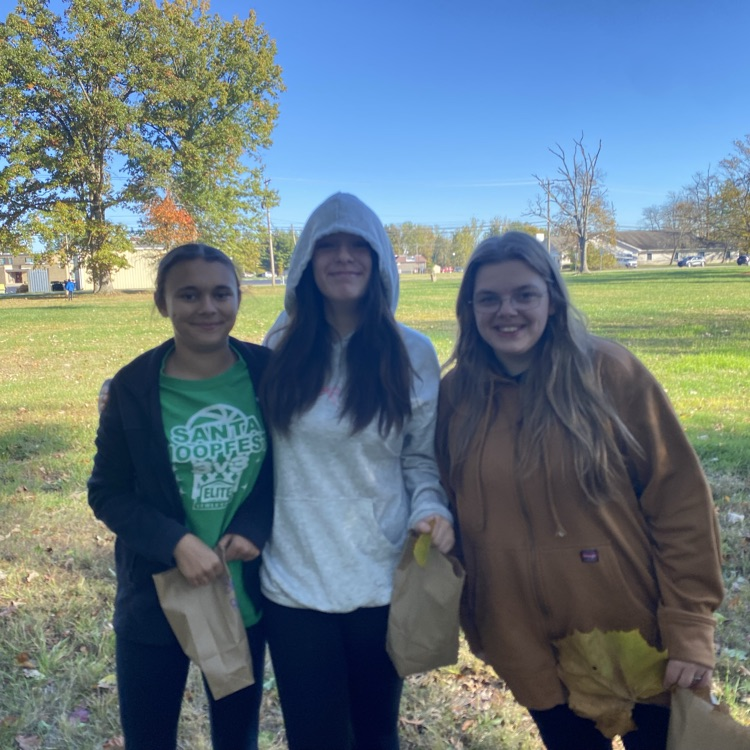 7th grade Art students collecting acorns and other nature items to create Acorn People for their next project.