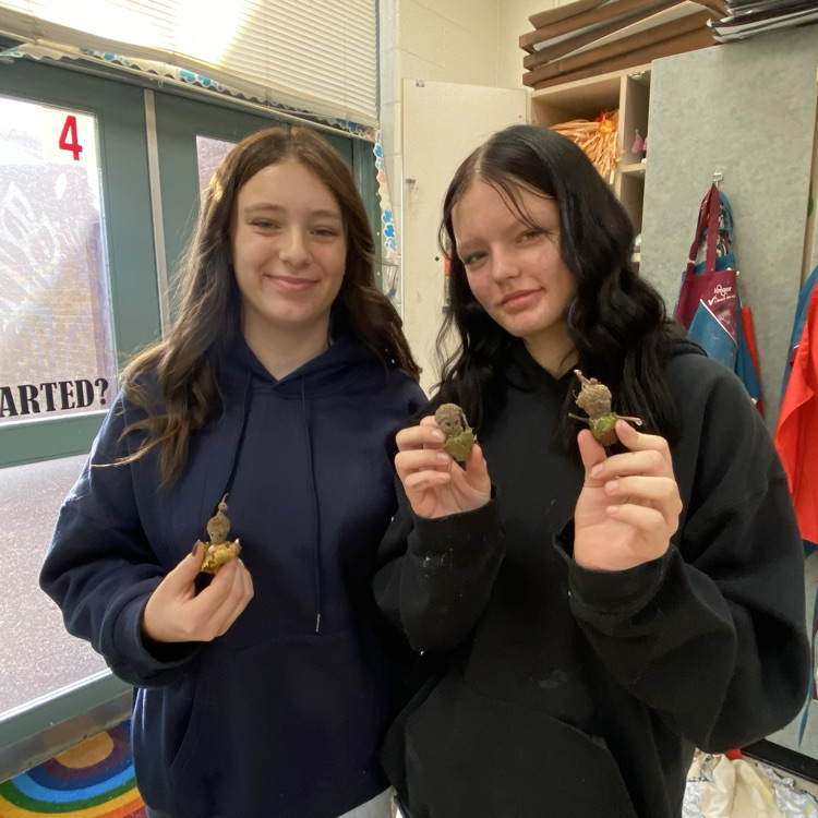 7th grade Art students collecting acorns and other nature items to create Acorn People for their next project.