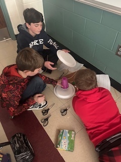 6th grade students in Mrs. Lee's science class took on a fun and festive STEM Challenge today! 🍂🏗️