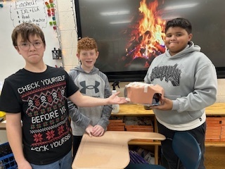 6th grade students in Mrs. Lee's science class took on a fun and festive STEM Challenge today! 🍂🏗️