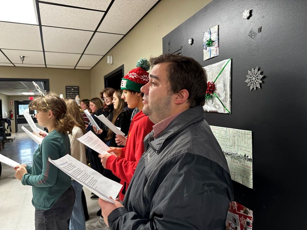 bths student council spreading holiday cheer