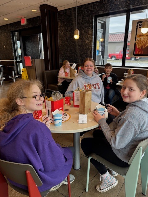 Some of Mrs. Starline’s students celebrated their excellent second-quarter behavior with a well-earned lunch at McDonald’s! 🍟👏