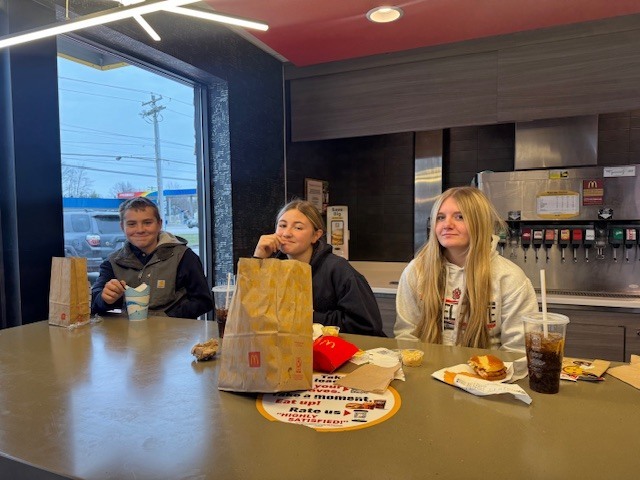 Some of Mrs. Starline’s students celebrated their excellent second-quarter behavior with a well-earned lunch at McDonald’s! 🍟👏