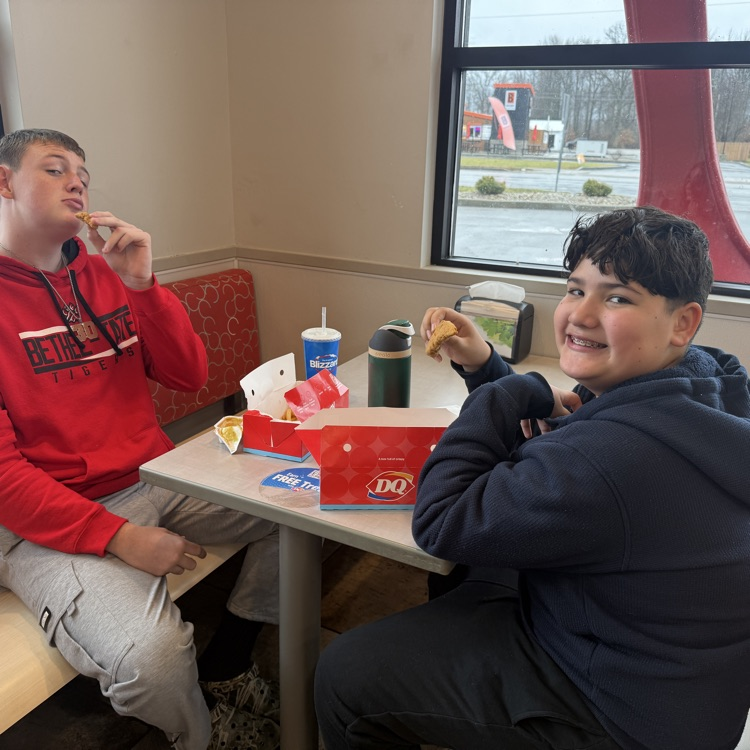 The Halcomb/Parlier/Valentine 7th grade students enjoyed their 2nd quarter reward by having lunch at DQ, Taco Bell, and Dunkin Donuts! 