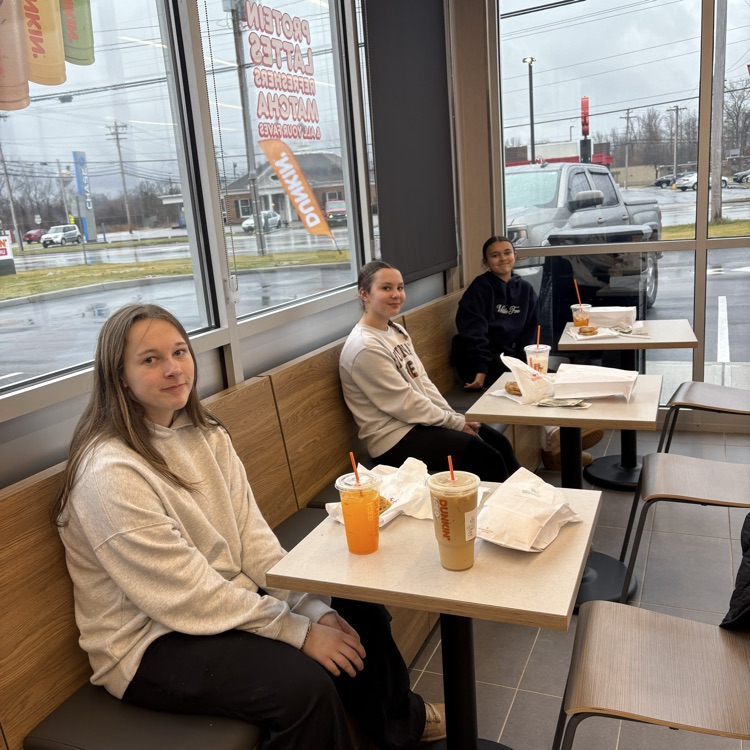 The Halcomb/Parlier/Valentine 7th grade students enjoyed their 2nd quarter reward by having lunch at DQ, Taco Bell, and Dunkin Donuts! 