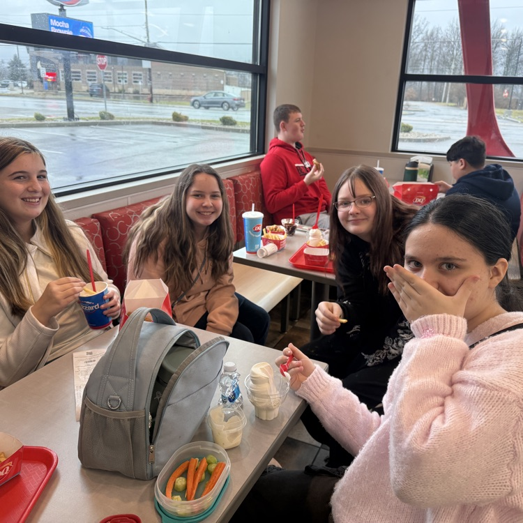 The Halcomb/Parlier/Valentine 7th grade students enjoyed their 2nd quarter reward by having lunch at DQ, Taco Bell, and Dunkin Donuts! 