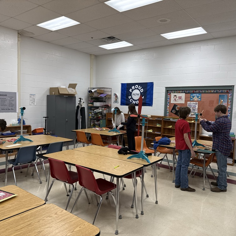 Students are getting creative, designing and testing their wind turbine prototypes! 