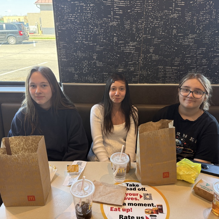 The Halcomb/Parlier/Valentine team celebrated their 3rd quarter good behavior with lunch at McDonald’s and Wendy’s!