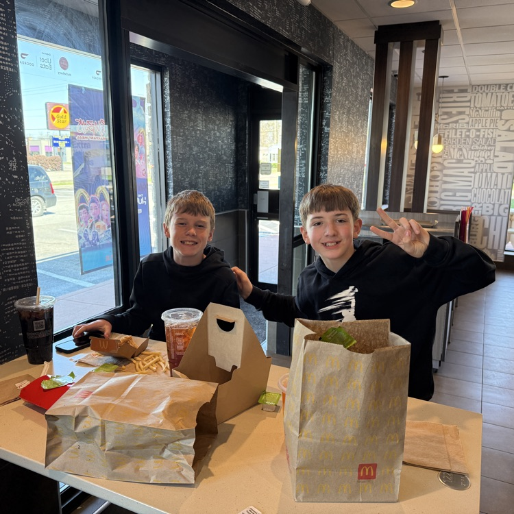 The Halcomb/Parlier/Valentine team celebrated their 3rd quarter good behavior with lunch at McDonald’s and Wendy’s!
