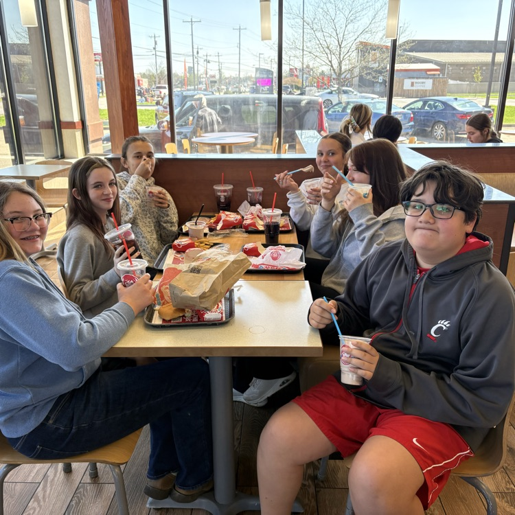 The Halcomb/Parlier/Valentine team celebrated their 3rd quarter good behavior with lunch at McDonald’s and Wendy’s!
