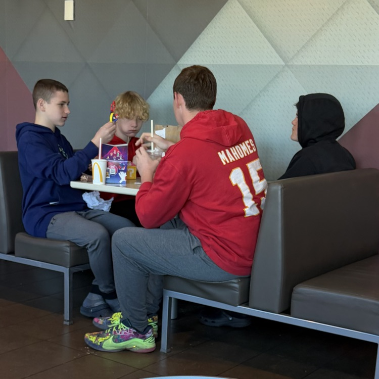 The Halcomb/Parlier/Valentine team celebrated their 3rd quarter good behavior with lunch at McDonald’s and Wendy’s!