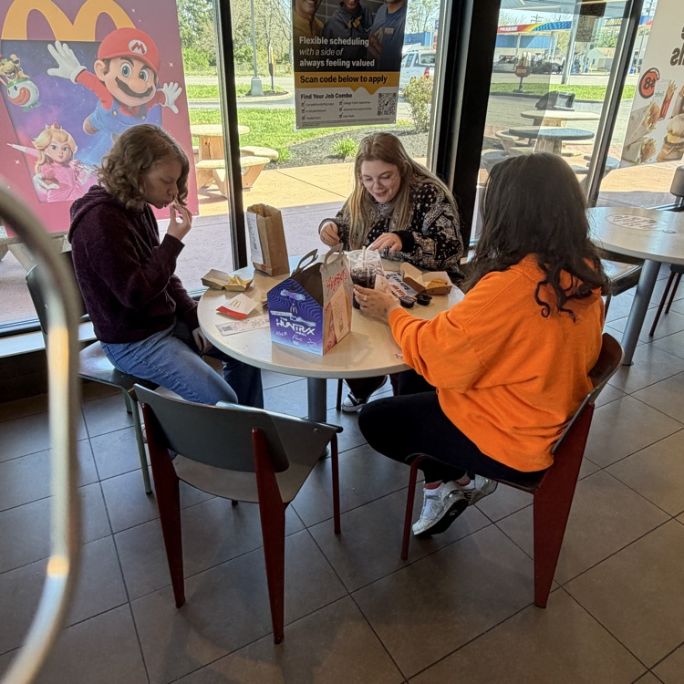 The Halcomb/Parlier/Valentine team celebrated their 3rd quarter good behavior with lunch at McDonald’s and Wendy’s!