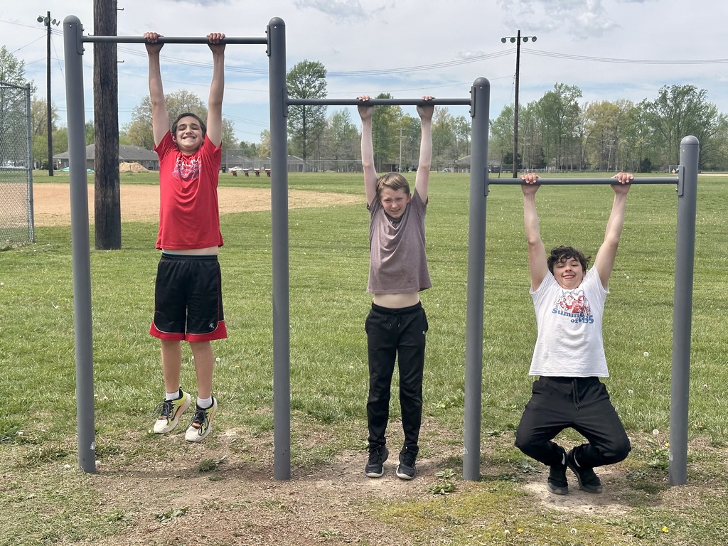 Students enjoyed the opportunity to learn from Steve Newman firsthand! Steve walked with them to the Bethel Historic Museum, shared adventures of his walk around the world, and explained the story behind each item. This was followed by a picnic at Burke Park.