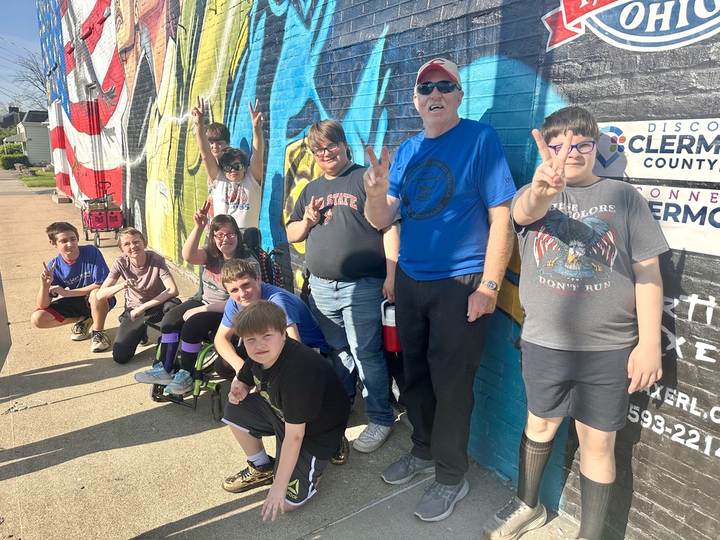 Students enjoyed the opportunity to learn from Steve Newman firsthand! Steve walked with them to the Bethel Historic Museum, shared adventures of his walk around the world, and explained the story behind each item. This was followed by a picnic at Burke Park.