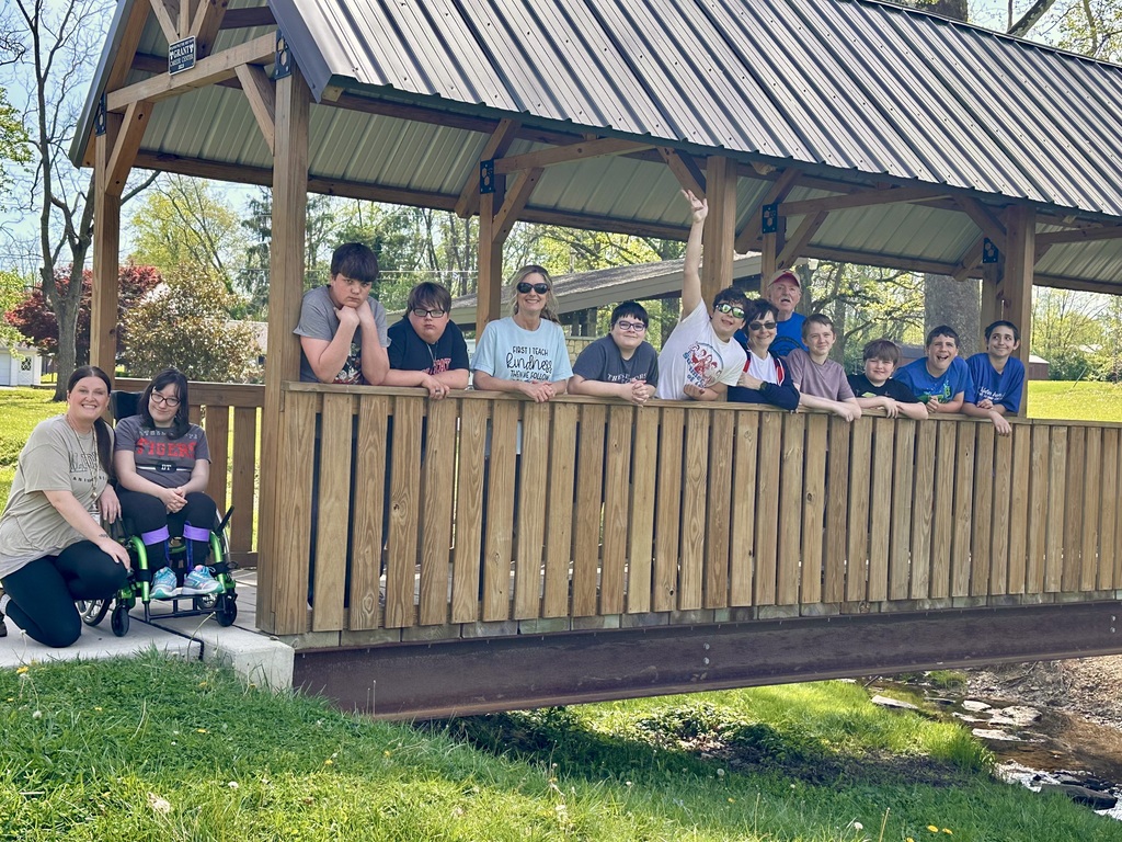 Students enjoyed the opportunity to learn from Steve Newman firsthand! Steve walked with them to the Bethel Historic Museum, shared adventures of his walk around the world, and explained the story behind each item. This was followed by a picnic at Burke Park.