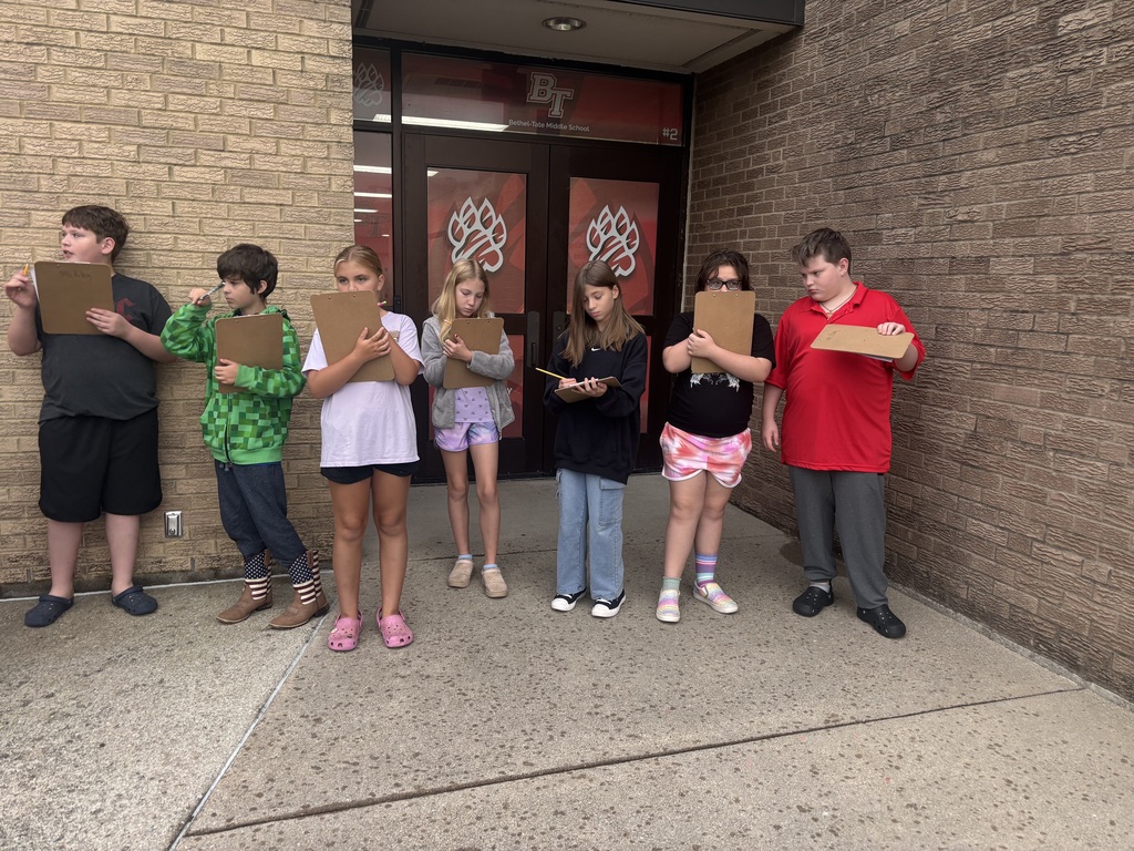🔬🌿 Ms. Riley’s class is exploring ecosystems! Today, we took a tour around the building to identify biotic (living) and abiotic (nonliving) factors and discuss how they interact with one another. 🌱 We’re bringing our ecosystem learning to life by finding examples all around us! 🐛🌎