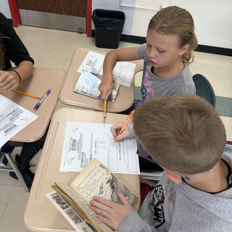 5th graders became POV detectives! They investigated the point of view in their independent reading books and used evidence from the text to back up their thinking. 🕵️