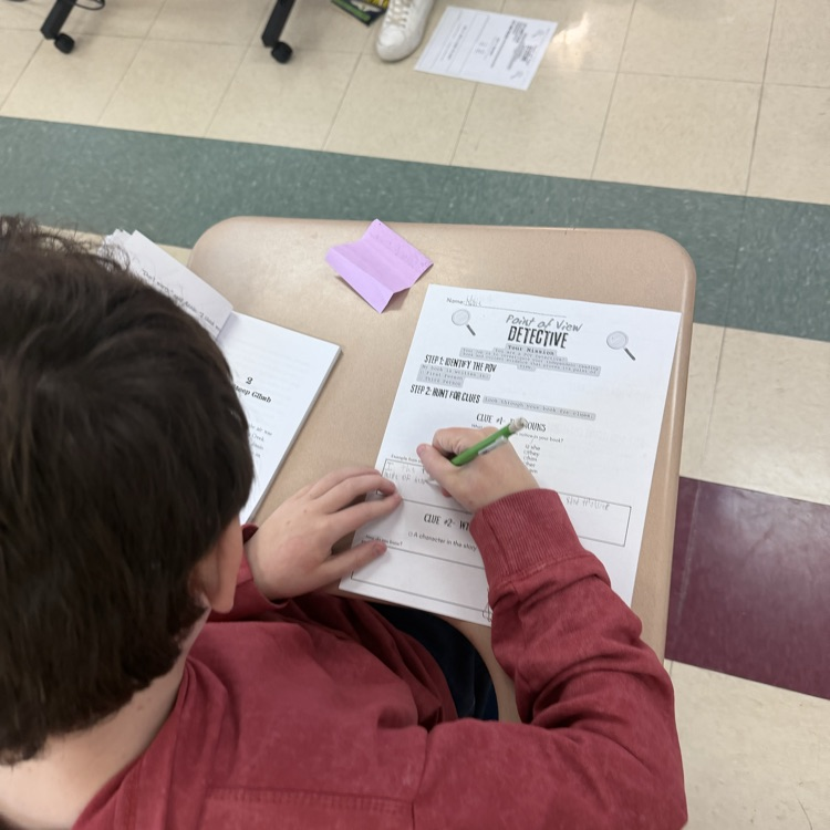 5th graders became POV detectives! They investigated the point of view in their independent reading books and used evidence from the text to back up their thinking. 🕵️