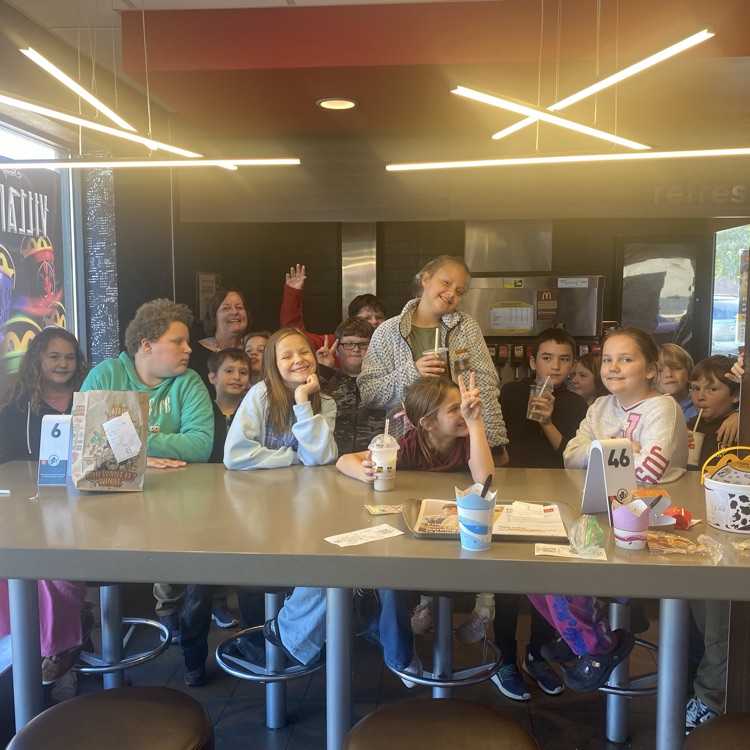 Mrs. Patrick took students from her 5th grade Homeroom, who earned the first quarter lunch reward, to McDonald’s. 