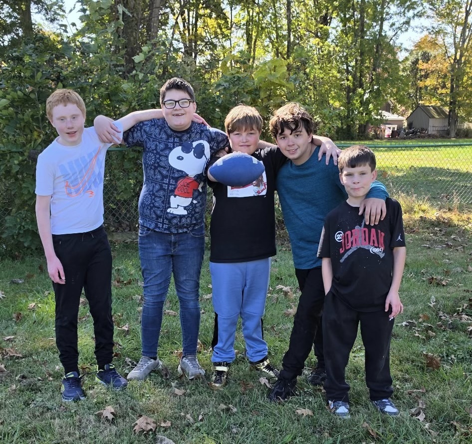 Students did a walking field trip to Bethel Historic Museum. Each student chose two items to research. They will use their research to create informational cards that will be included in the museum's display cases. Afterward, they enjoyed lunch and flex time at Burke Park.