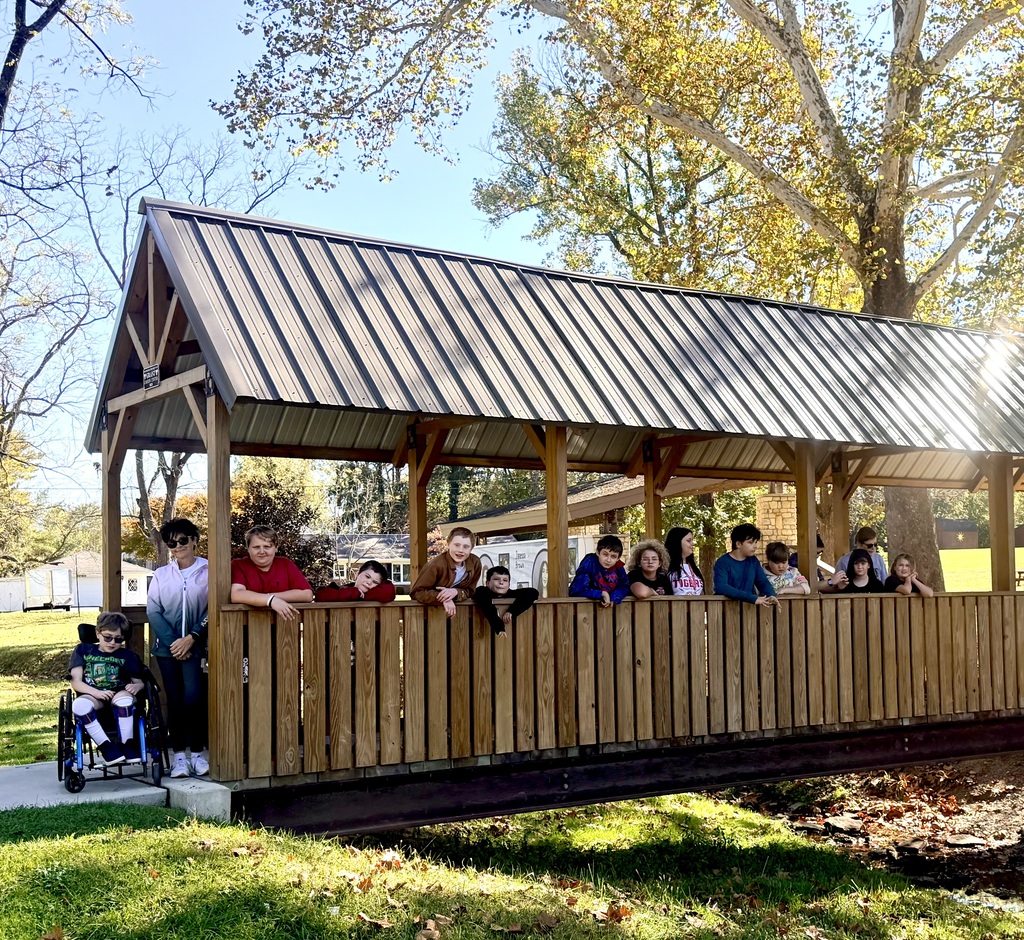 Students did a walking field trip to Bethel Historic Museum. Each student chose two items to research. They will use their research to create informational cards that will be included in the museum's display cases. Afterward, they enjoyed lunch and flex time at Burke Park.