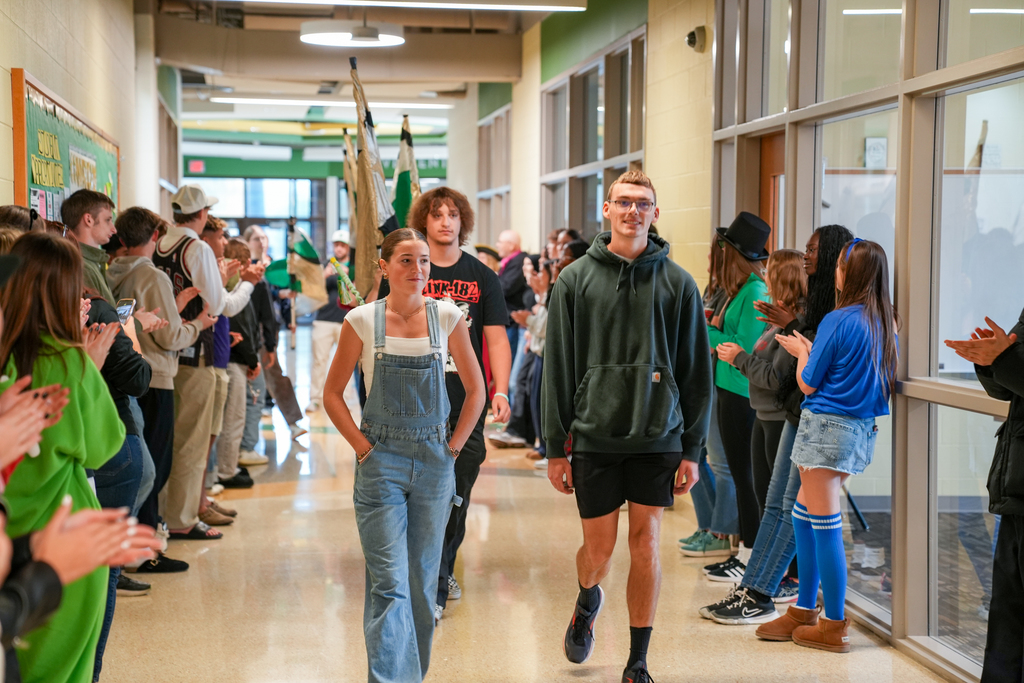 Kade Schweikhardt and Olivia Brumbaugh Clap Out